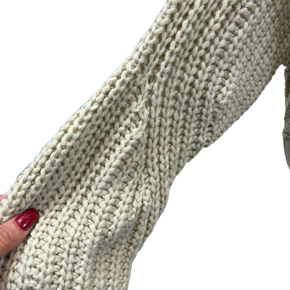 Ladies Moon & Madison brand Cropped Ivory Colored Sweater Size Small - Picture 4 of 8